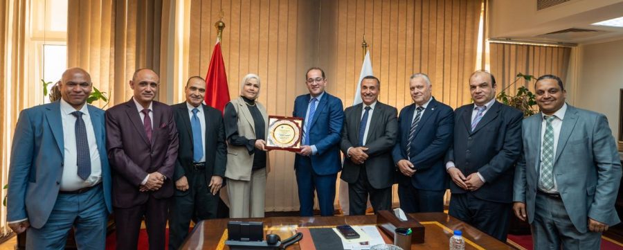 وزير المالية يكرم ٧ قيادات ضريبية متميزة بالقاهرة والجيزة والإسكندرية والقليوبية ودمياط
