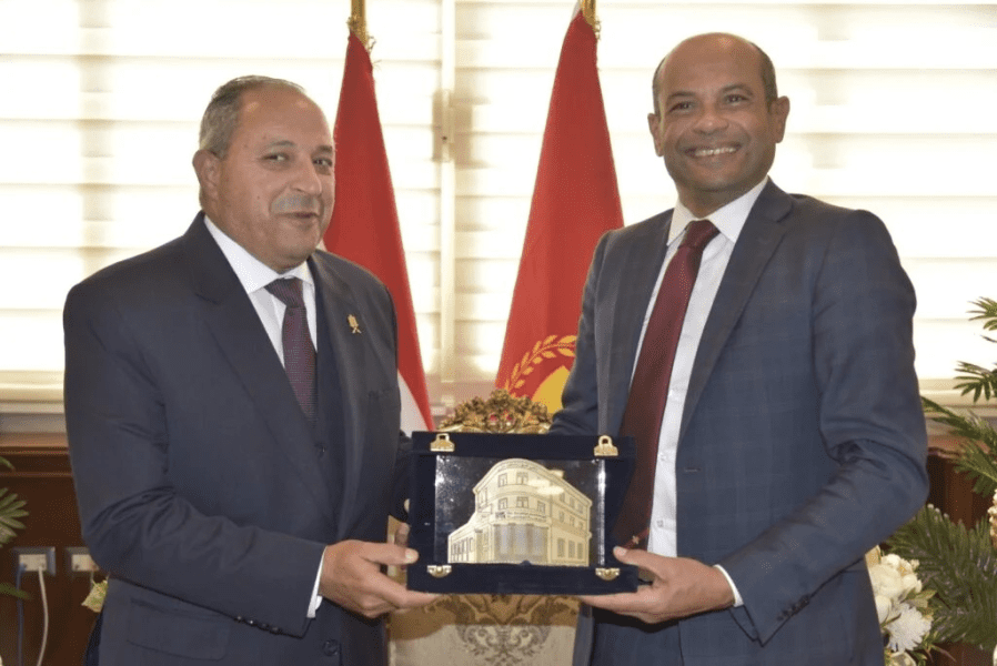 محافظ بورسعيد ورئيس البورصة يفتتحان الدورة ال(11) لمؤتمر البورصة للتنمية