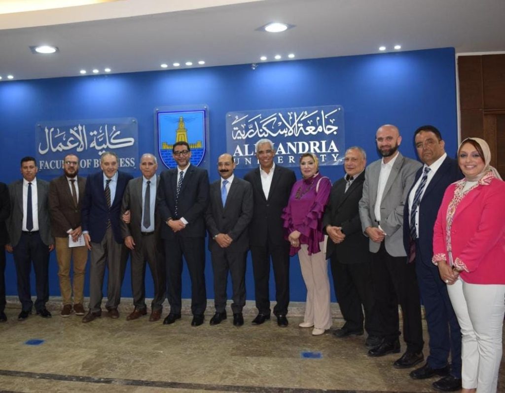 في ورشة عمل بكلية الأعمال.. خبراء ومختصون يناقشون الحزمة الأولى للتيسيرات الضريبية ومقترحات للحزمة الثانية