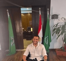 "الأكاديمية العربية تحتفي بنجم الإسكواش مصطفى عسل"لتصدره التصنيف العالمي 