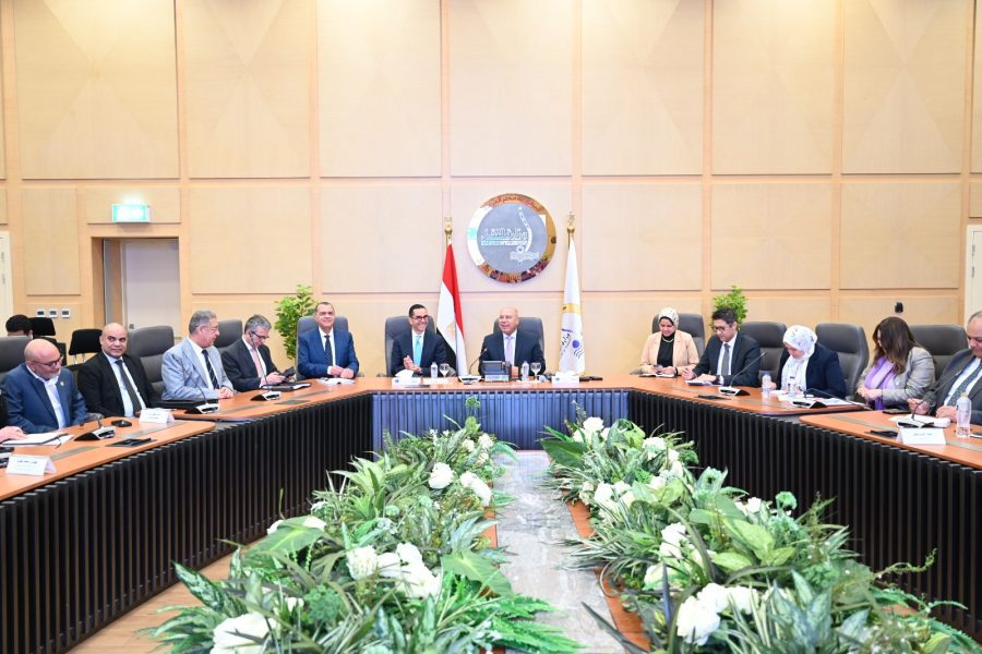 الوزير يستعرض مع مصنعي السيارات التعديلات الجديدة في البرنامج الوطني لتنمية صناعة السيارات