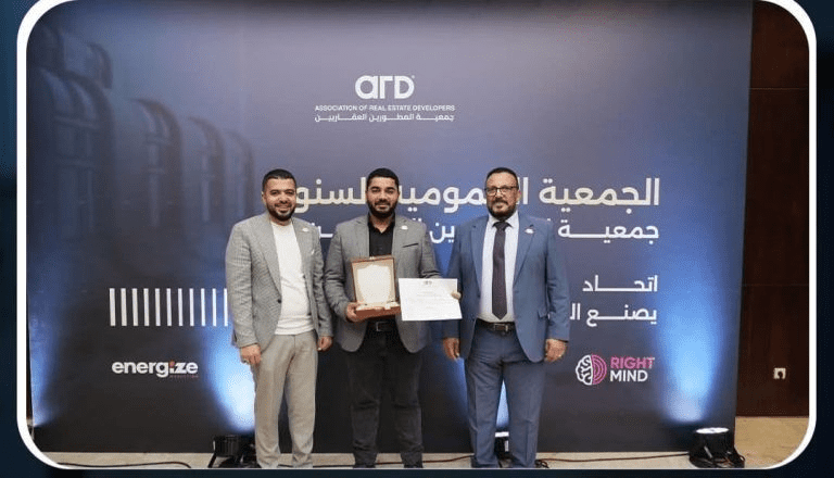 جمعية المطورين تكرم رئيس عليوة جروب