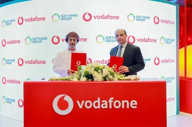 فودافون وسوفتوير جروب» تتعاونان لتعزيز الخدمات المالية الرقمية في عُمان