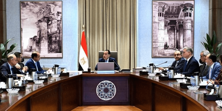 رئيس الوزراء: تجهيز الشركات الحكومية للطرح في البورصة المصرية