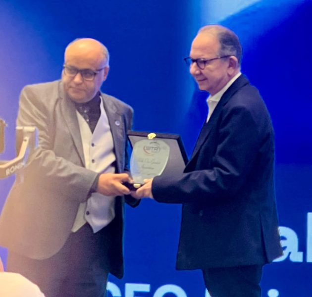 تكريم إيهاب عبد العال في مؤتمر «Hotel Tech»