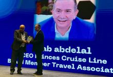 تكريم إيهاب عبد العال في مؤتمر «Hotel Tech»