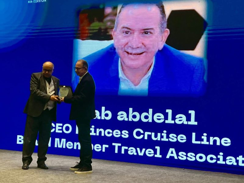 تكريم إيهاب عبد العال في مؤتمر «Hotel Tech»