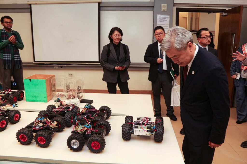 الجامعة الأمريكية بالقاهره تستقبل وفدا جامعة الصين للاتصالات